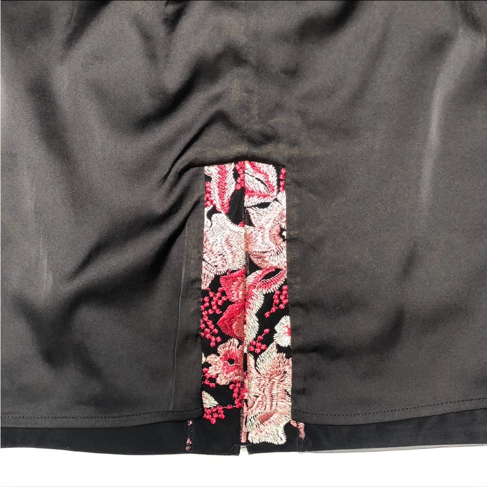 ⭐️NEW⭐️ WHBM Sleeveless Black Pink Gold Embroidered Mesh Sheath Dress - Picture 10 of 11